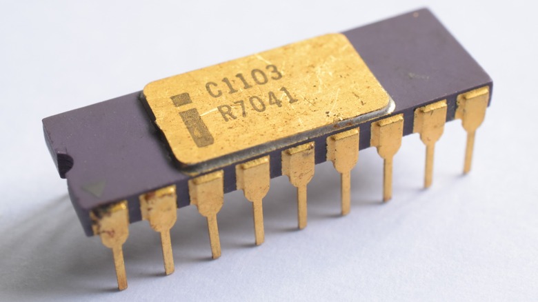 A ceramic C1103 variant of the first DRAM chip