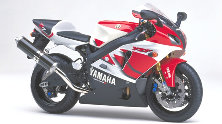 image of the Yamaha YZF-R7 (OW-02) in red, white, and black against a plain background.