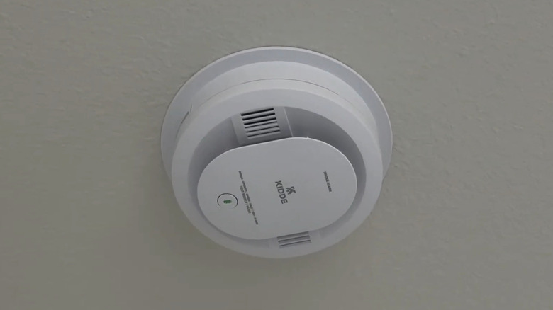 A shot of the Kidde Smart Smoke and Carbon Monoxide Detector