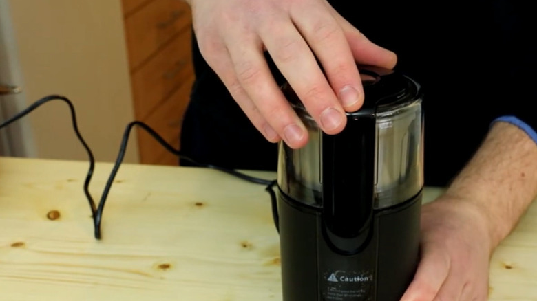The Shardor Spice Grinder on a kitchen table