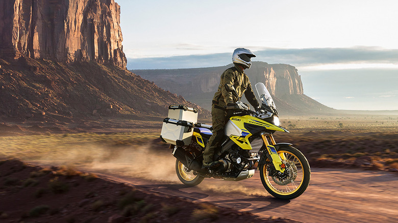 Suzuki V-Strom 1050DE on a dusty road