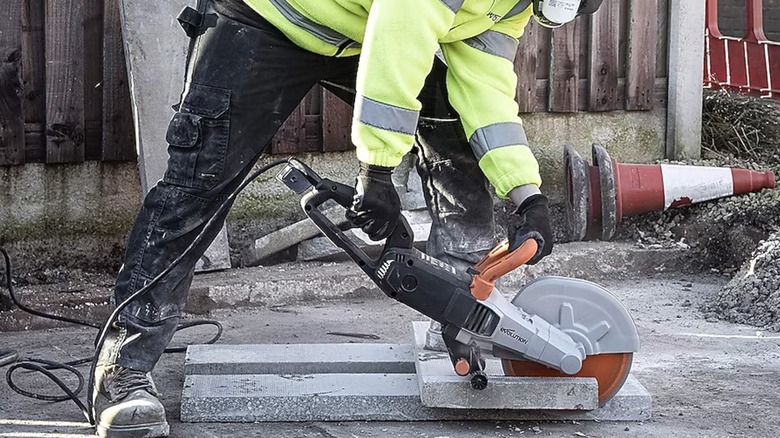 cutting stone piece with Evolution consaw