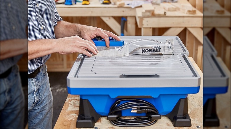 cutting workpiece with Kobalt tile saw