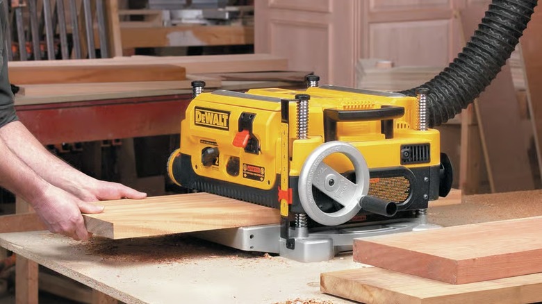 planing board with DeWalt thickness planer