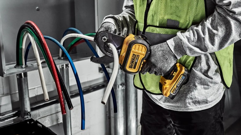 cutting cables with cable cutter