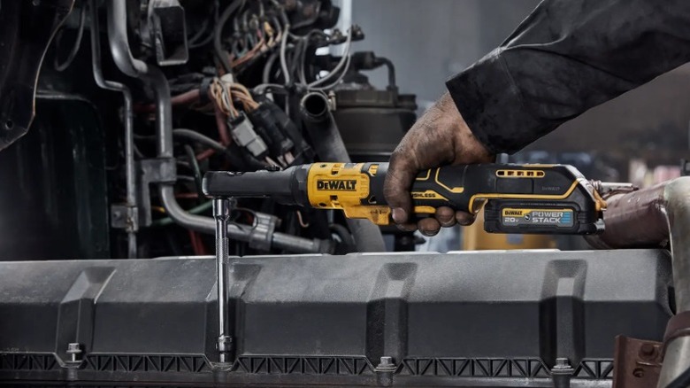 Using cordless ratchet to drive fastener into an object