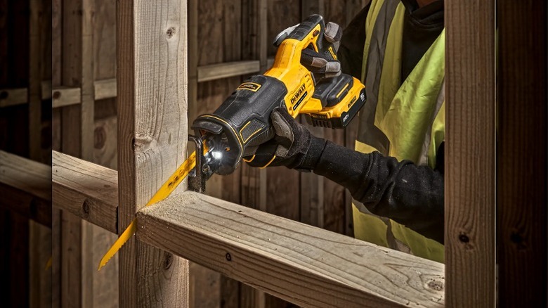 Cutting wooden structure using a reciprocating saw