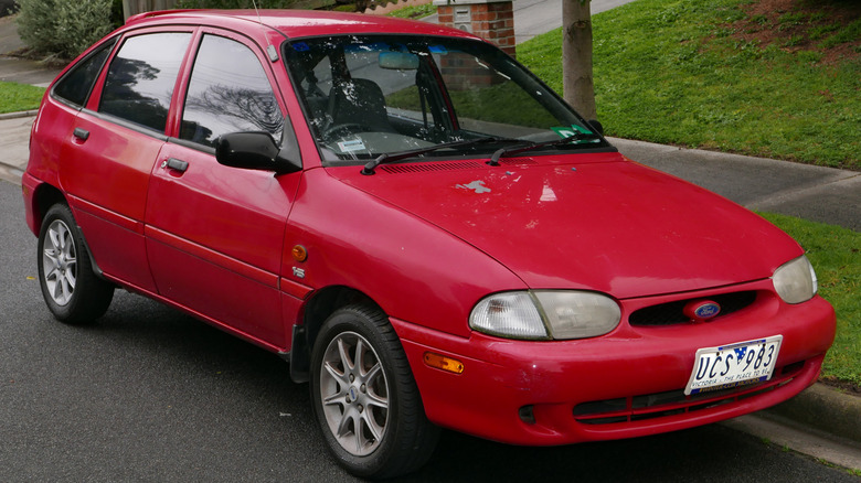 Ford Festiva Australia 1998 front 3/4 view
