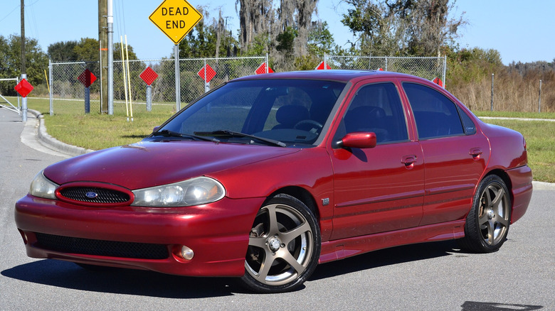 Ford Contour SVT front 3/4 view