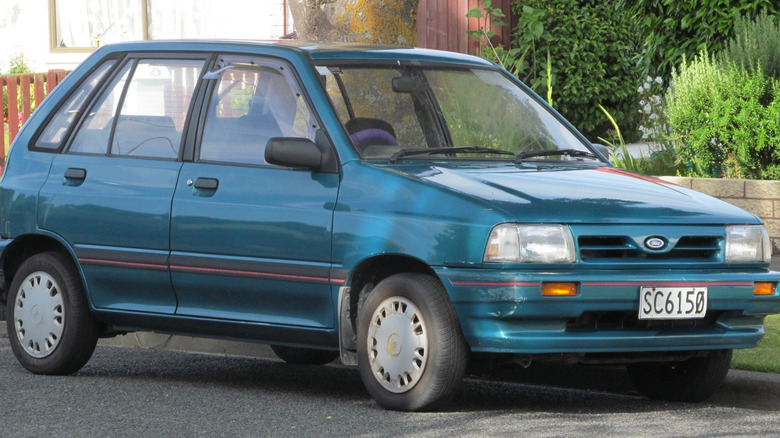 1993 Ford Festiva facelift New Zealand front 3/4 view