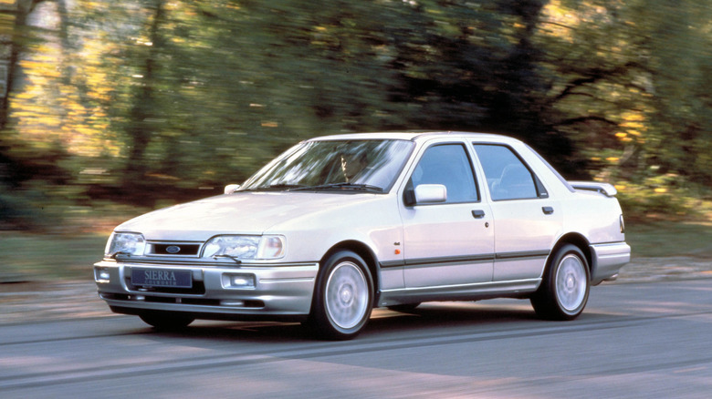 Ford Sierra RS Cosworth Sapphire dynamic image front 3/4 view