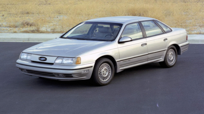 Ford Taurus SHO front 3/4 view