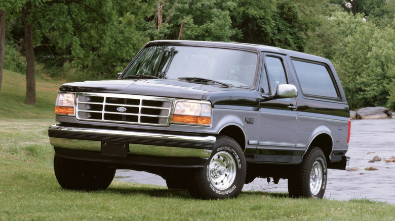 Ford Bronco fifth-gen front 3/4 view