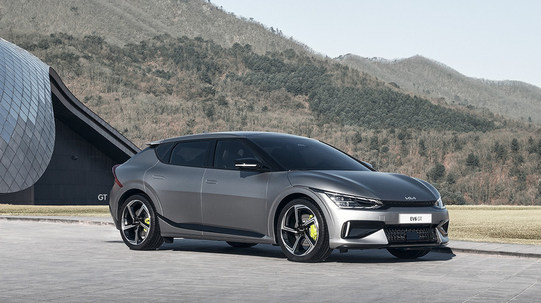2025 Kia EV6 GT front 3/4 view