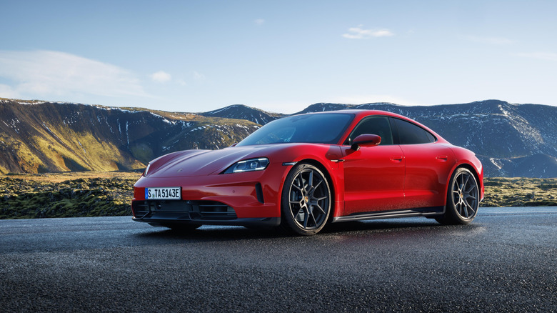 2025 Porsche Taycan GTS front 3/4 view
