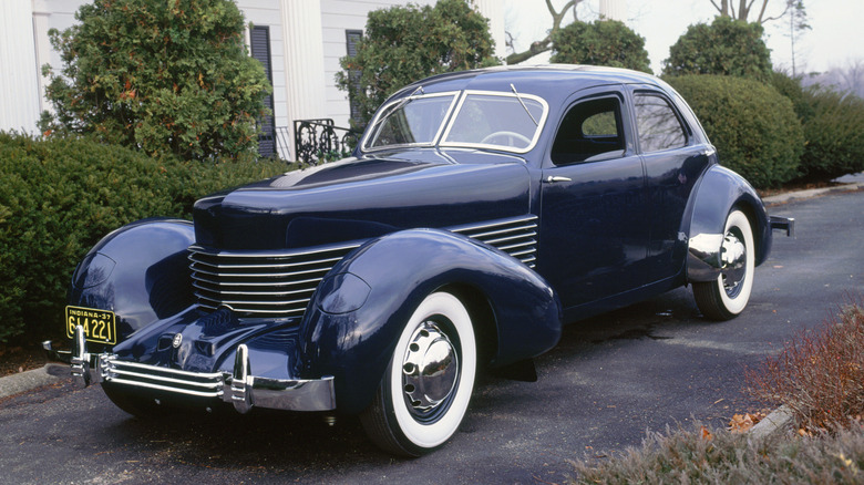 1937 Cord 810 Beverley front 3/4 view