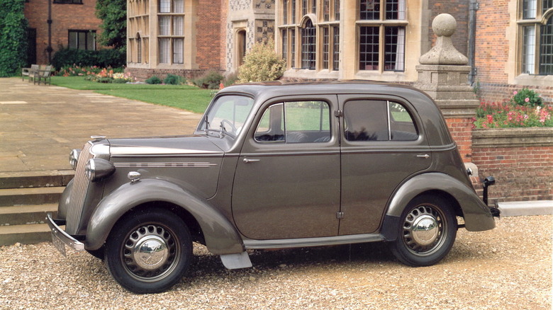 Vauxhall 10-4 front 3/4 view