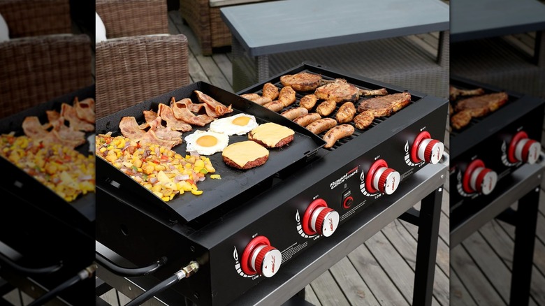 Griddle and grill combination device cooking a variety of food