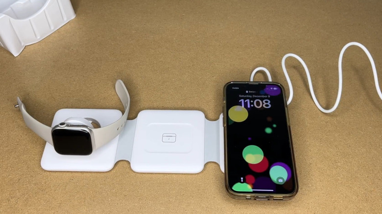 An iPhone and Apple Watch charging with the Iseyyox charging pad