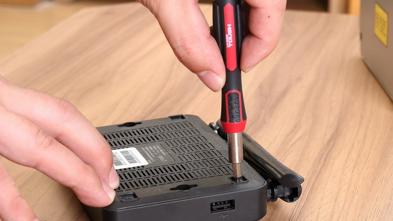 using precision screwriver to fix electronic device