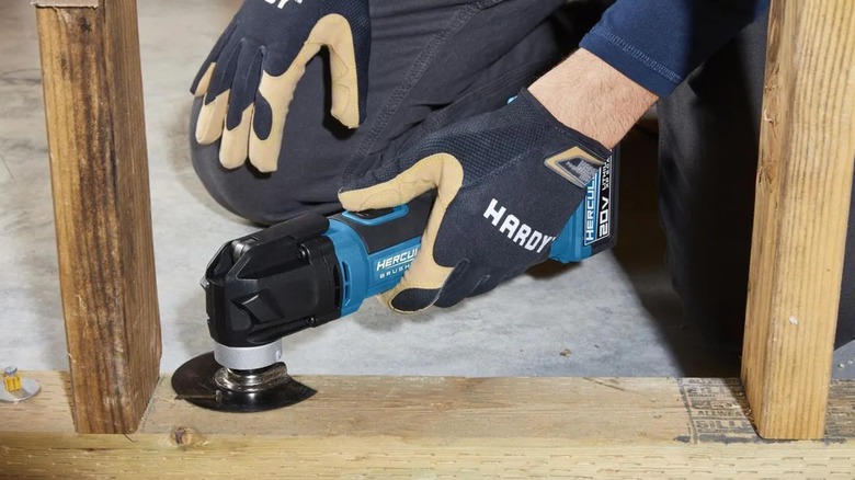cutting material with Hercules multitool