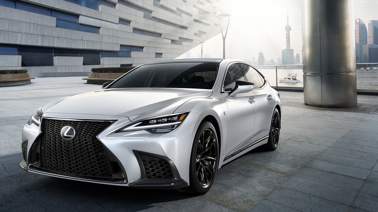 Lexus LS front 3/4 in Shanghai.