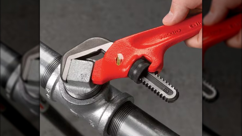 turning square nut with Ridgid offset pipe wrench