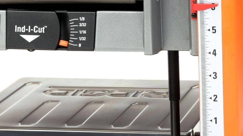 A zoomed thickness corded planer.