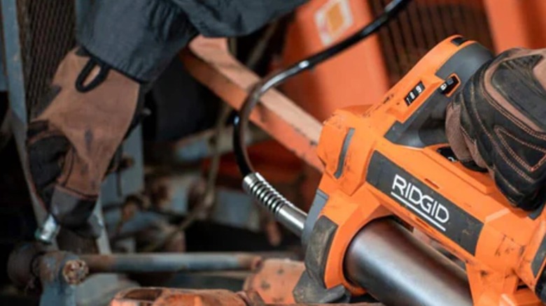 using Ridgid grease gun to lube industrial fitting