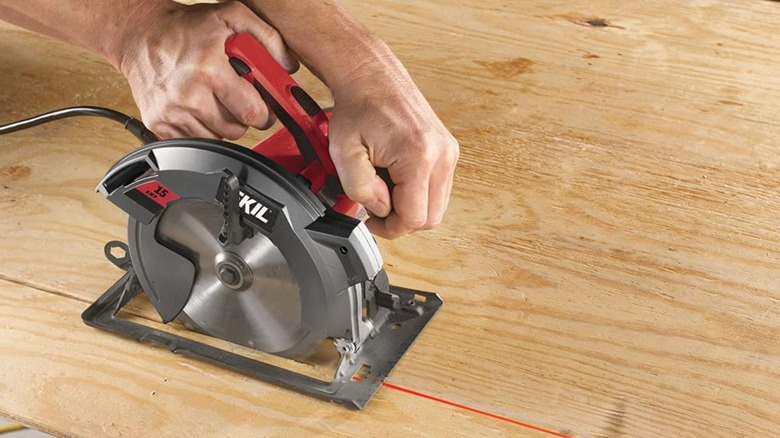Man using Skil 15-Amp Circular Saw