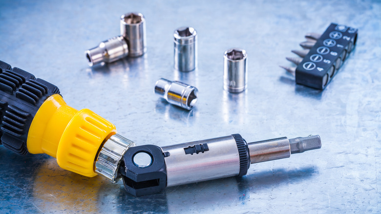 a pivoting bit holder in screwdriver