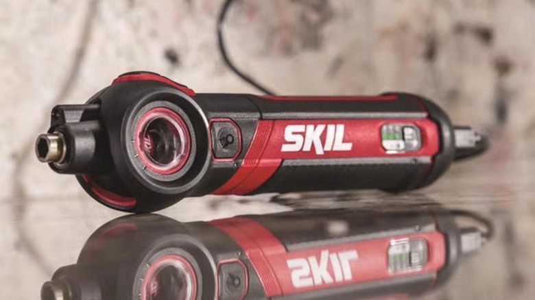 A Skil automatic screwdriver kept on a table