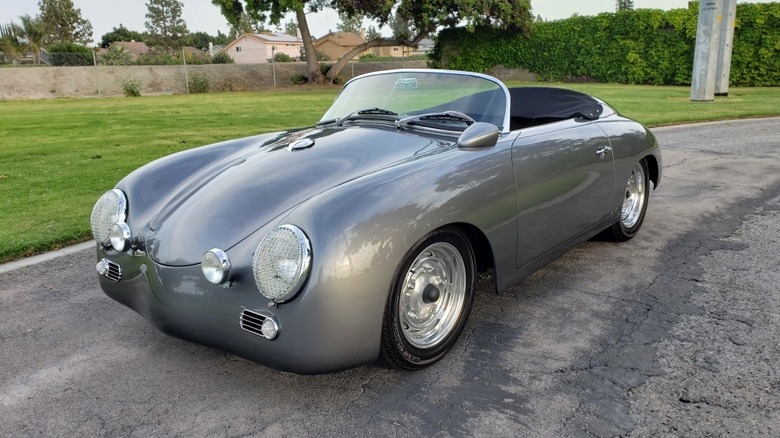 Vintage Motorcars Speedster in silver
