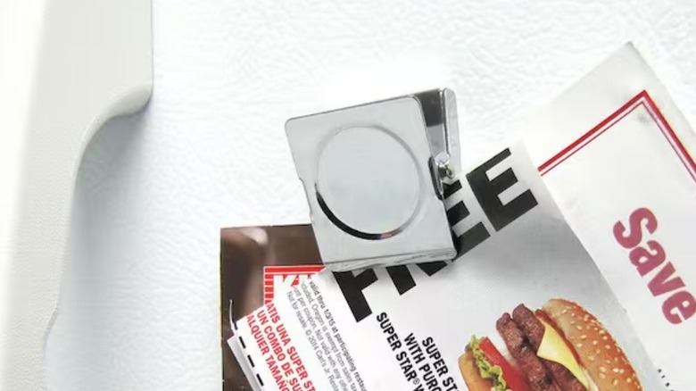 Magnetic clip holding paper