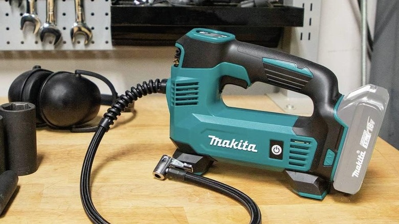 A Makita DMP180ZX tire inflator resting on a workbench