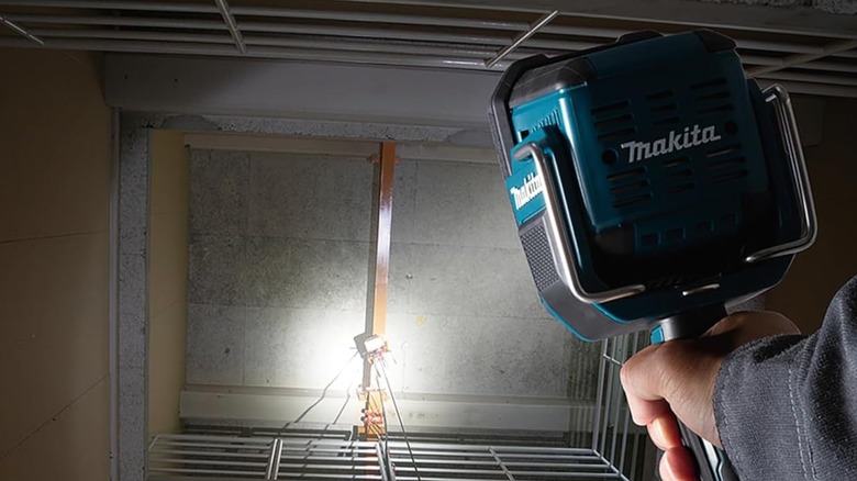 Makita DML812 spotlight illuminating a workspace