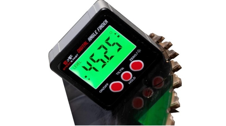 Digital angle finder with green backlight