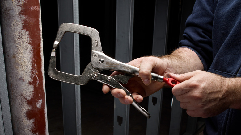 A person adjusting the Milwaukee Torque Lock Locking C-Clamp.