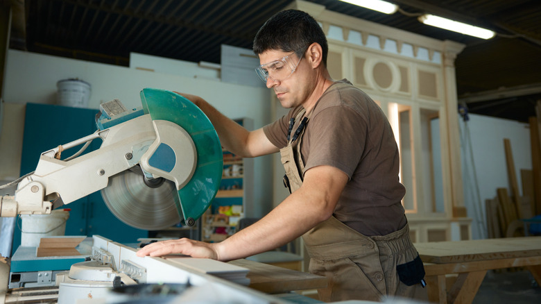 carpenter using a miter saw