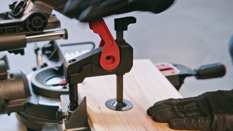 a Skil miter saw clamp accessory