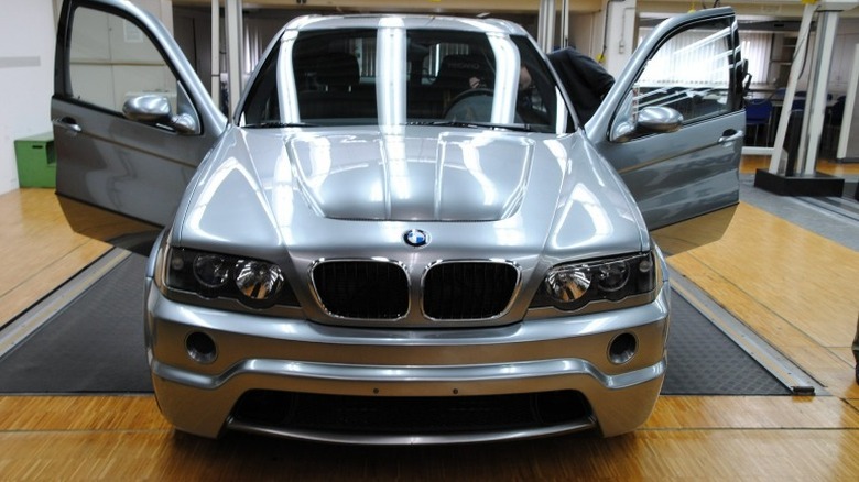 Silver 2000 BMW X5 Le Mans Concept