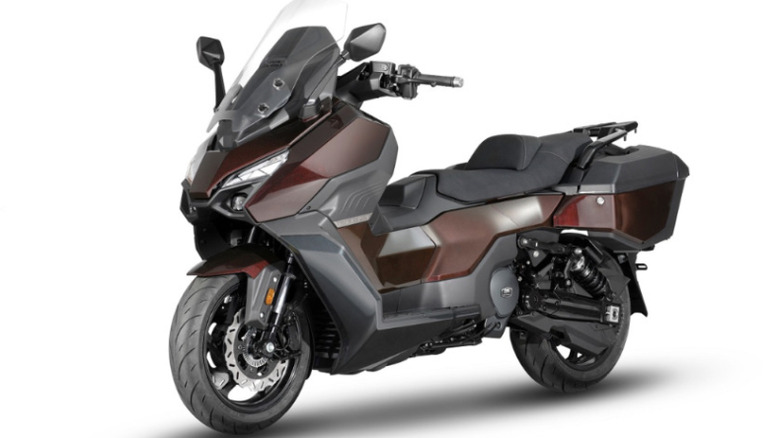 SYM TTLBT Maxi‑Scooter in a brown finish
