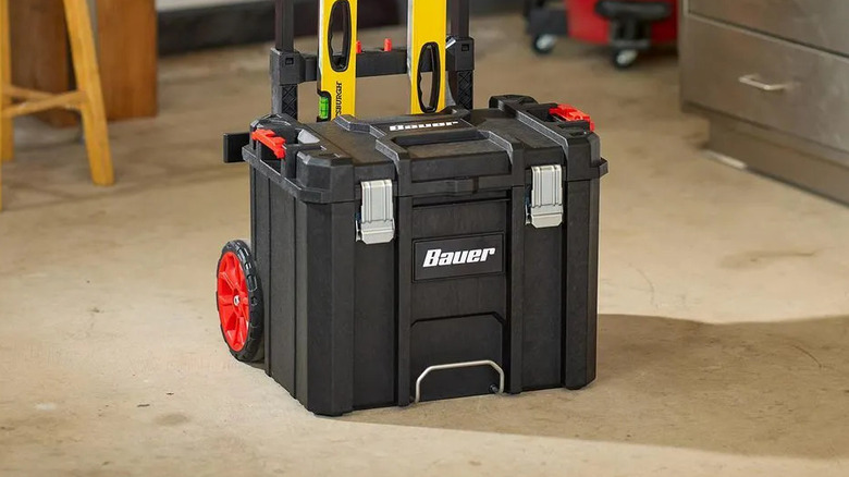 Bauer modular rolling toolbox in a workshop