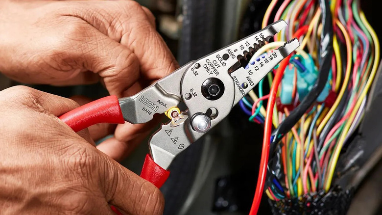 Closeup of the Icon wire stripper