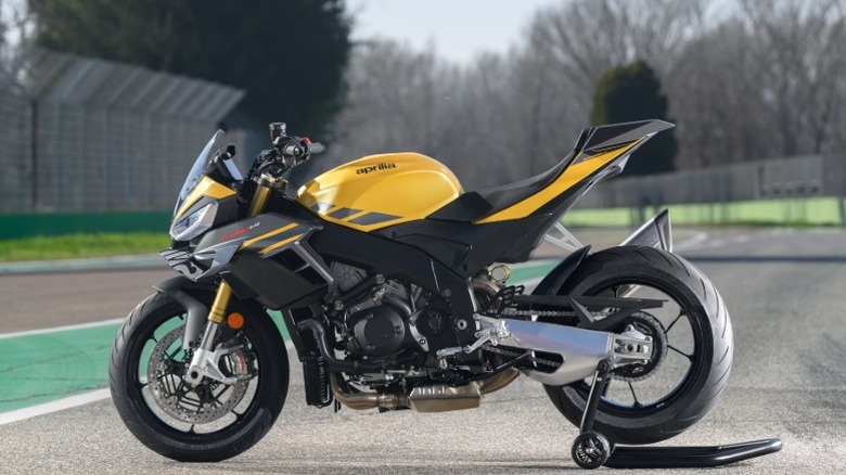 A yellow and black 2025 Aprilia Tuono V4 bike