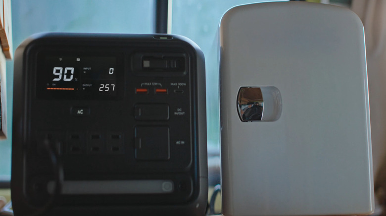 DJI Power 1000 Mini displaying its ports and battery level