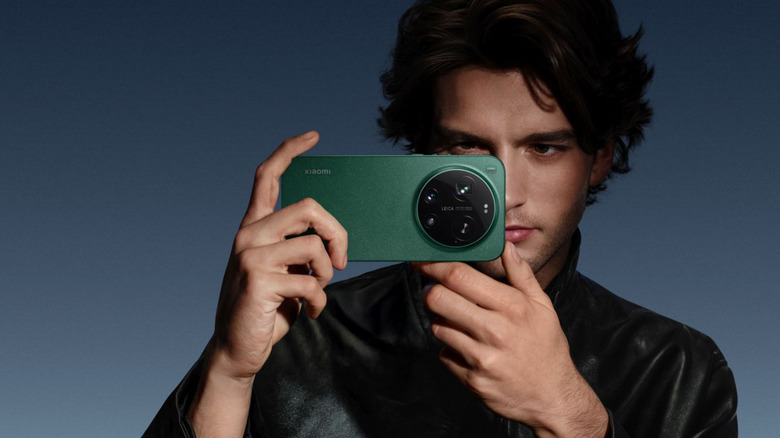 A person taking a picture with the Xiaomi 17 Ultra