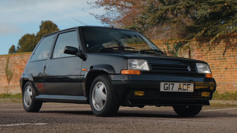Renault 5 GT Turbo front 3/4 view from below