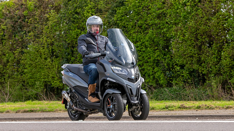 three wheeled scooter