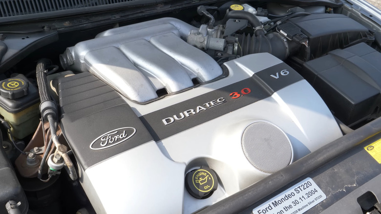 Ford Mondeo ST220 3.0 Duratec V6 engine
